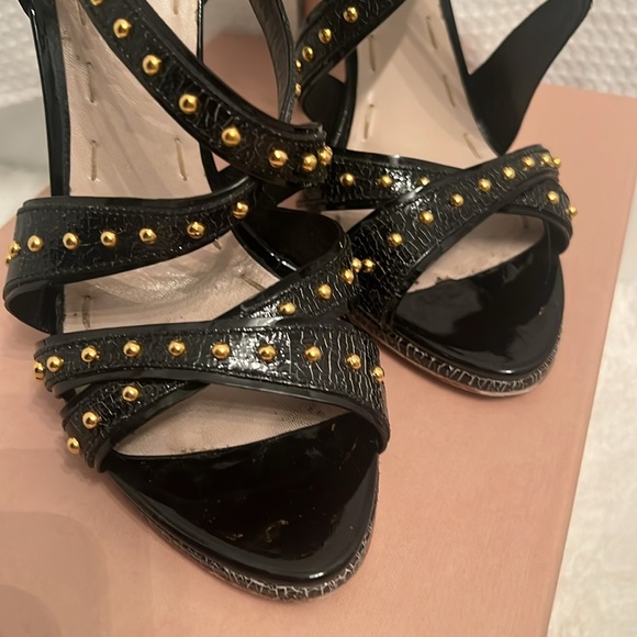 Miu Miu black crackle leather sandals with gold stud details - Picture 4 of 9
